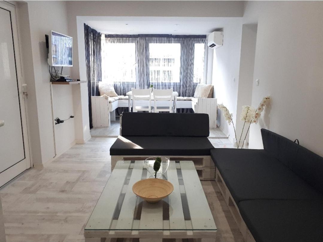 Апартаменти Center 4-bedroom Варна